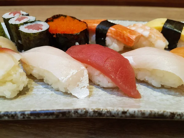 Asya restoran Sushi plaka