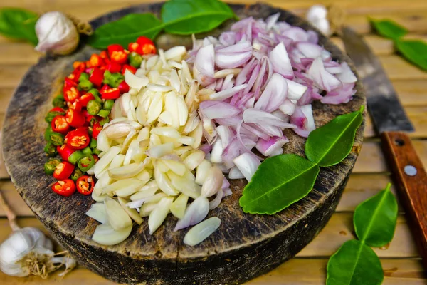 Closeup Ingredientes Tailandeses Galangal Limão Erva Cidreira Pimenta Chalotas Folhas Fotos De Bancos De Imagens