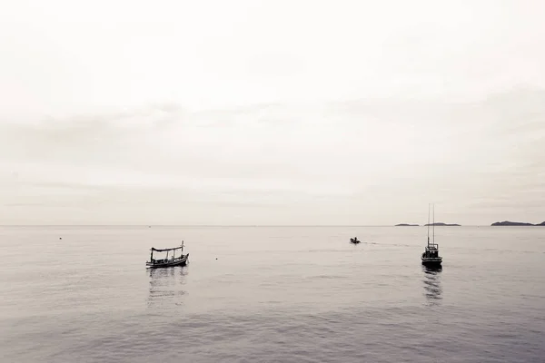 Bateaux Pêche Sur Une Mer — Photo