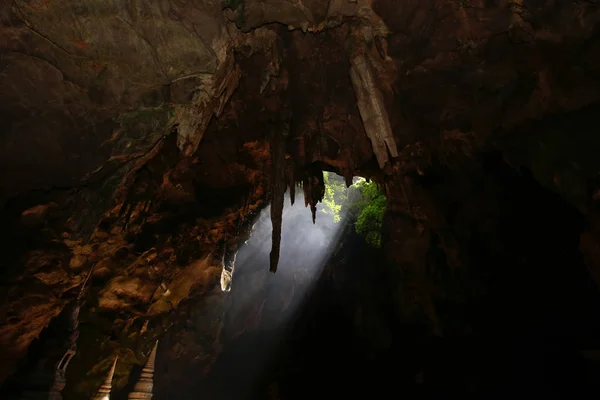 Luz Solar Cueva Khaoluang Provincia Phetchaburi Tailandia — Foto de Stock