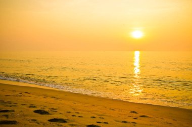 Alacakaranlık bulut üzerinden günbatımı 