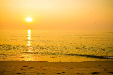Alacakaranlık bulut üzerinden günbatımı 