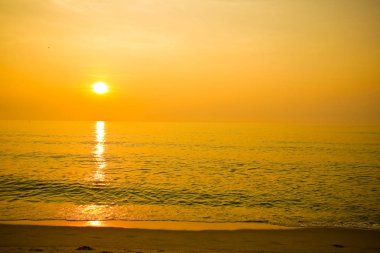 Alacakaranlık bulut üzerinden günbatımı 