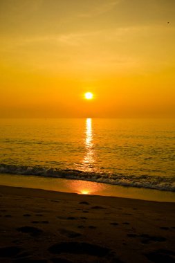 Alacakaranlık bulut üzerinden günbatımı 