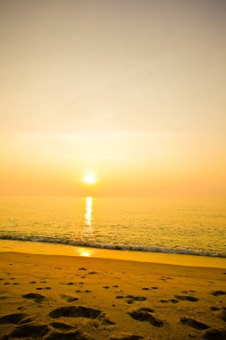 Alacakaranlık bulut üzerinden günbatımı 