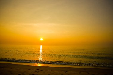 Alacakaranlık bulut üzerinden günbatımı 