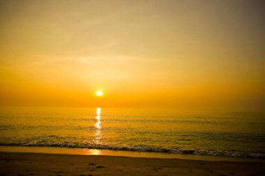 Alacakaranlık bulut üzerinden günbatımı 