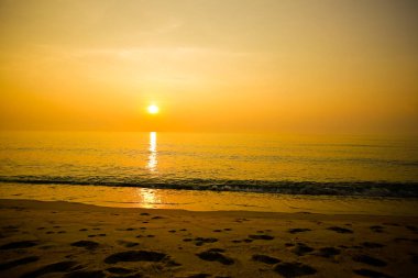 Alacakaranlık bulut üzerinden günbatımı 