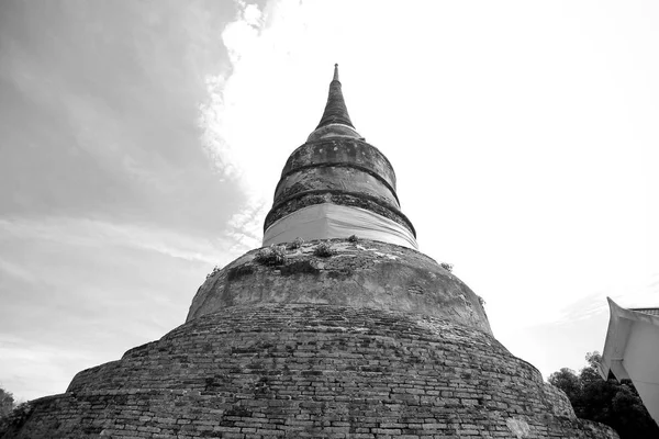 Stará pagoda v starověkého chrámu v Thajsku — Stock fotografie