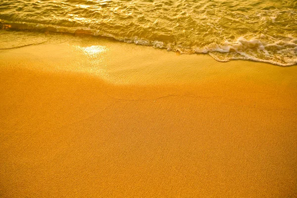 Sahilde muhteşem yaz gün batımı görünümü — Stok fotoğraf