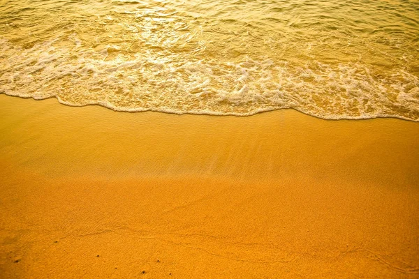 Vista incrível do pôr do sol de verão na praia — Fotografia de Stock