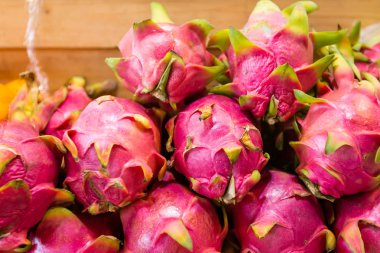 Piyasada ejderha meyvesi