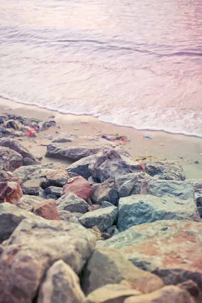 沙滩上的海浪软绵绵的 — 图库照片