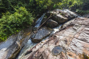 Kao Chon Şelalesi (Kao Joan Şelalesi) Tayland 'ın Ratchaburi ilinin Suan Phueng ilçesinin ünlü şelalesidir..
