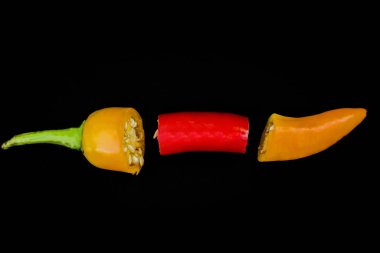 ahşap zemin üzerine kırmızı biber biber kurutulmuş 