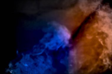 Çeşitli şekillerde duman çeşitli dekoratif işler için kullanılabilir.