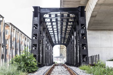 Tren geçerken bir satýr kırsal Tayland.