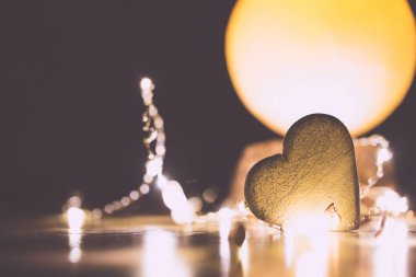 Kalp şeklinde taş ve ay ışığı lambası