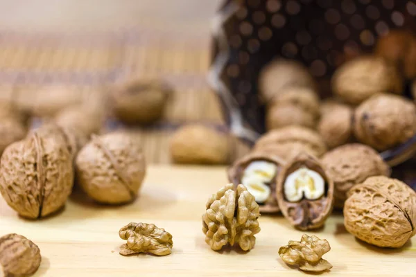 Walnut Kernels Whole Walnuts Rustic Old Wooden Table — Stock Photo, Image