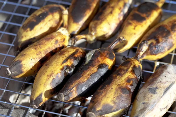 Grillezett Banán Faszéngrillezőn — Stock Fotó