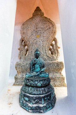 Buda heykeli Budist peygamberlerin saygı göstermek için kullandıkları bir semboldür..