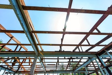 Tahta bir evin yıkılması