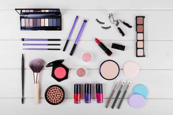 Collectie van cosmetica voor de perfecte vrouw make-up — Stockfoto