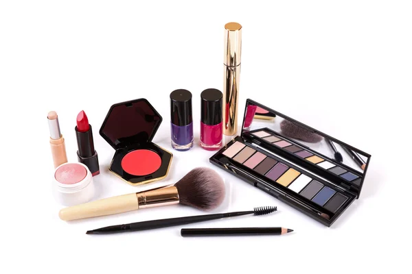 Sammlung von Make-up-Kosmetika isoliert auf weiß — Stockfoto