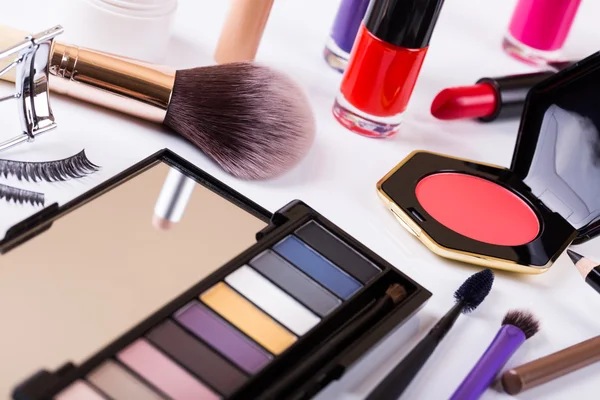 Variedade de cosméticos de maquiagem — Fotografia de Stock