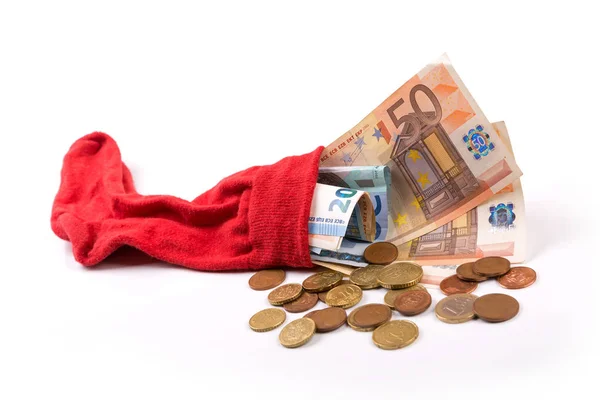退休储蓄概念-欧元进袜子里的钱 — 图库照片