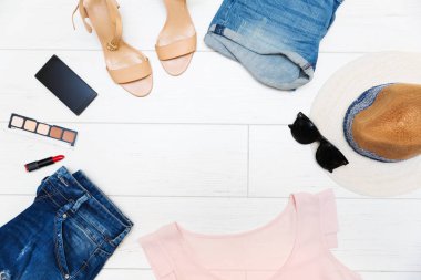 kadın moda kıyafetler ve aksesuarlar, kopya alanı ile Üstten Görünüm