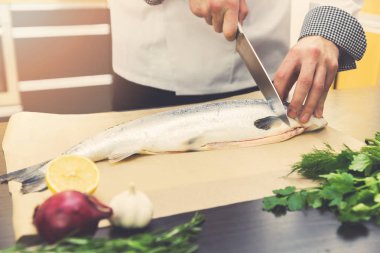 lokanta mutfağı Şef kesme Somon Balık