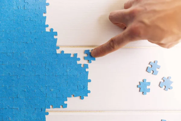 도전과 전략 개념 손을 연결 하는 지 그 소 퍼즐 — 스톡 사진