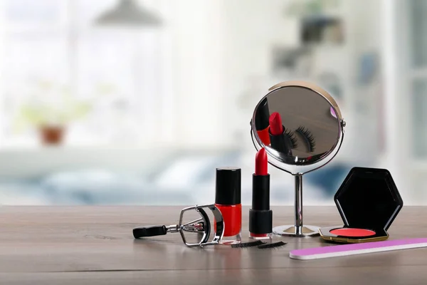 DIY Make-up accessoires op de tafel in een kamer — Stockfoto