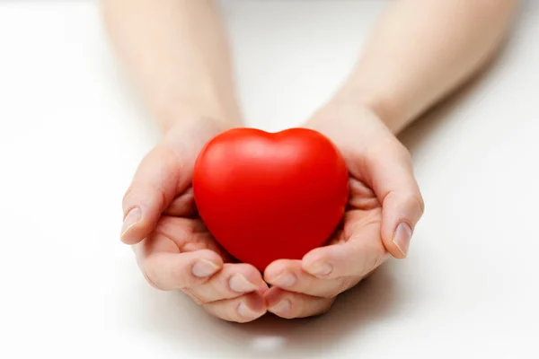 Cuidados cardíacos, seguro de saúde ou dando conceito de amor — Fotografia de Stock