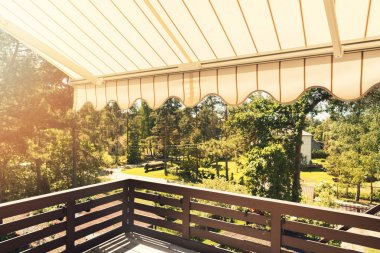 balkon teras güneşli üzerine tente