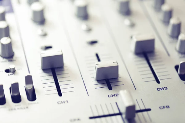 Audio sound mixer. muziek opname studio-apparatuur — Stockfoto