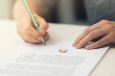 kadın evlilik Boşanma belgeleri imzalama