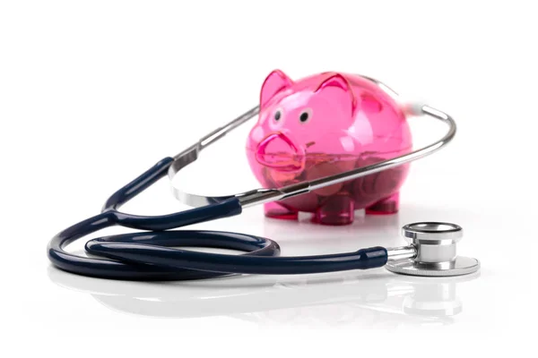 Piggy bank met stethoscoop geïsoleerd op witte achtergrond — Stockfoto