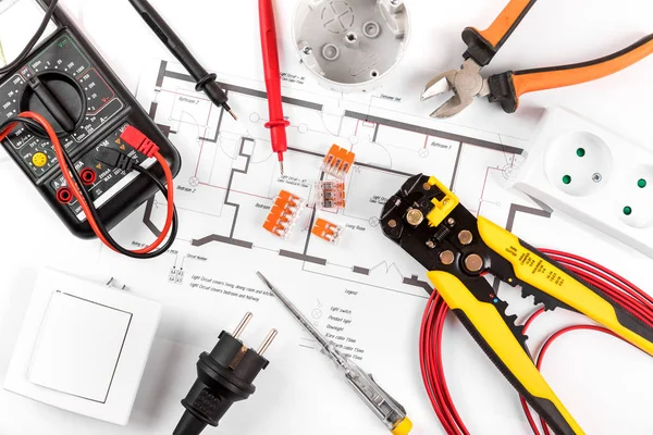Elektriska verktyg och utrustning på kopplingsschemat. ovanifrån — Stockfoto