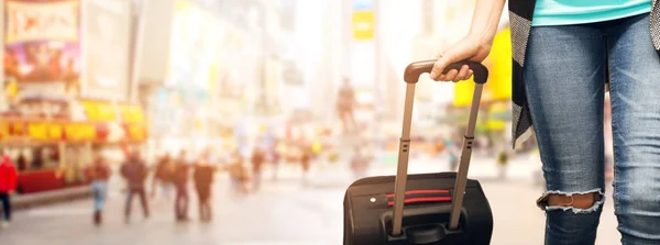 Woman traveler with luggage at Time Square New York — Stock Photo, Image