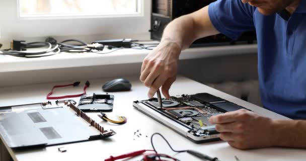 Computer Repair Service Technician Repairing Broken Laptop Office — Stock Video