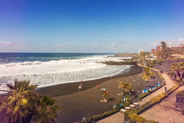 Puerto de la Cruz'da siyah kum Jardin plaj. Tenerife — Stok fotoğraf