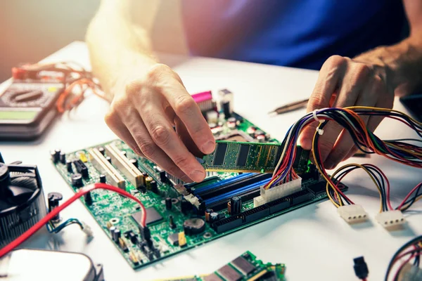 Computer assembly - technician install ram memory module on motherboard — Stock Photo, Image