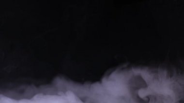 beyaz duman kopya alanı siyah zemin üzerine