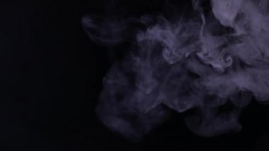 beyaz duman kopya alanı siyah zemin üzerine