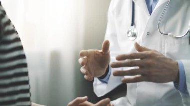 Klinikte doktor ve hasta tartışması