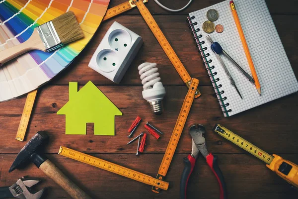 Heimwerker Und Reparaturkonzept Werkzeuge Und Gegenstände Auf Holztisch Ansicht Von — Stockfoto