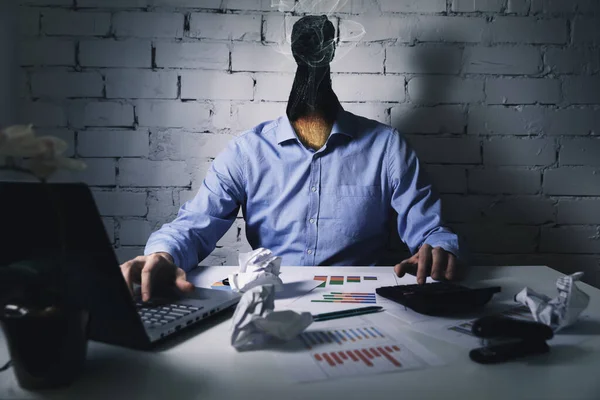 Síndrome Burnout Trabajo Agotado Hombre Sobrecargado Trabajo Trabajando Oficina —  Fotos de Stock