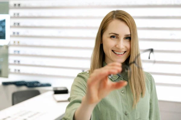 Smiling Young Woman Choosing New Eyeglasses Optics Store — Stock Photo, Image